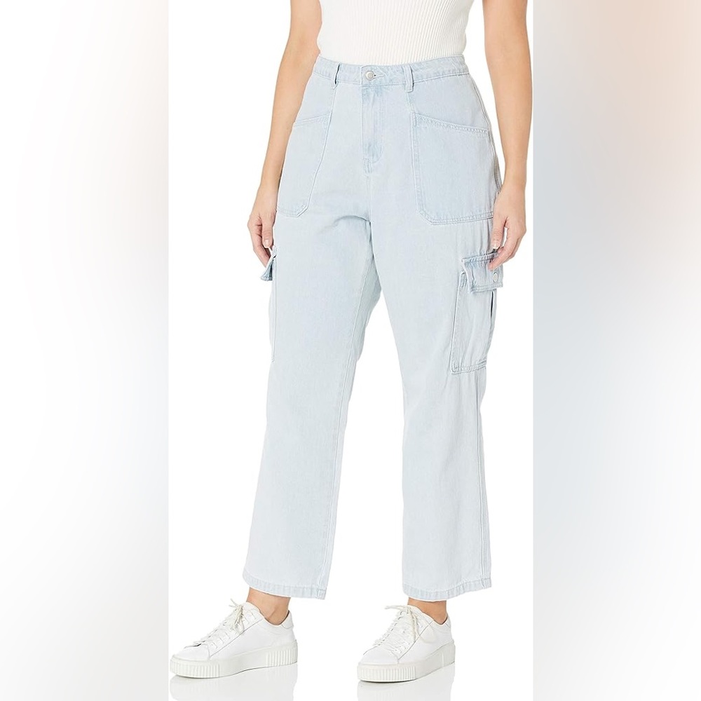 Kendall + Kylie women’s cargo jeans  color is a pale blue Jean wash and size 2x